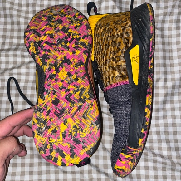 Damien Lillard - Picture 2 of 3